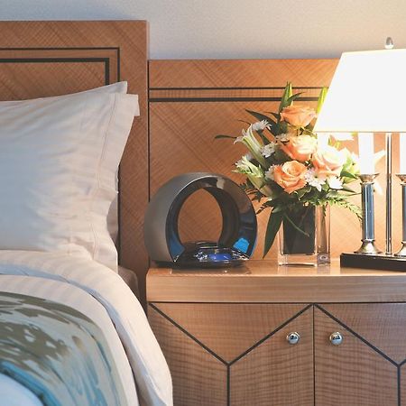 Wiseman Grand Hotel Doha Exteriör bild A bedside table