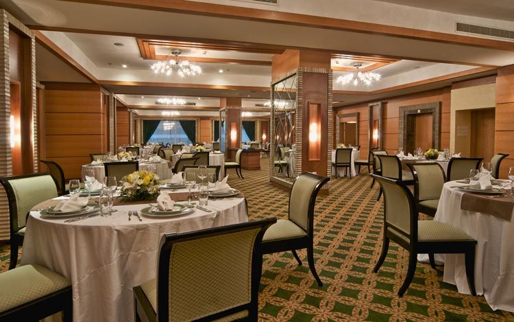 Wiseman Grand Hotel Doha Exteriör bild The ballroom