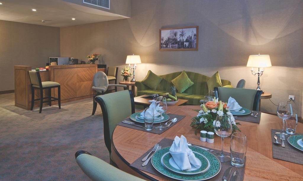 Wiseman Grand Hotel Doha Exteriör bild Suite