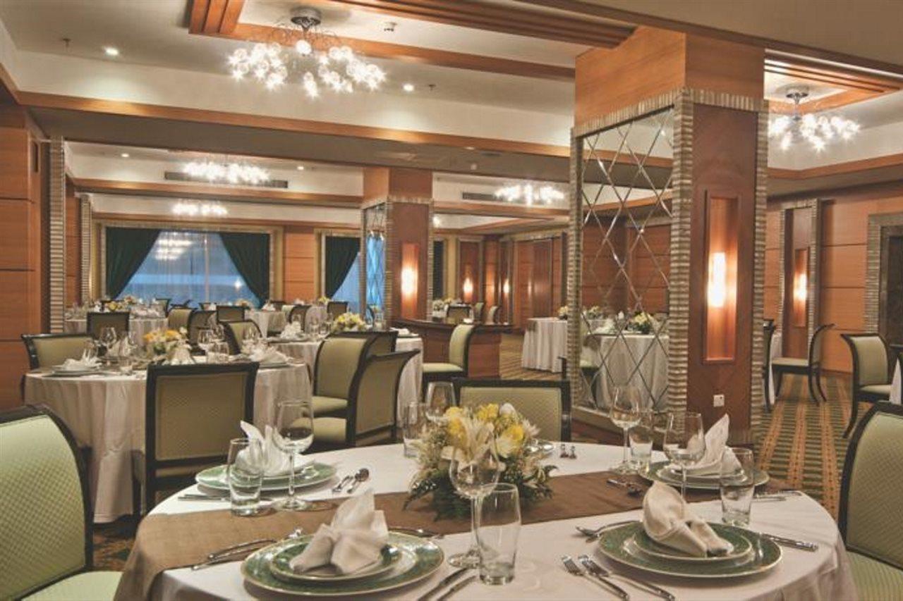 Wiseman Grand Hotel Doha Exteriör bild The ballroom