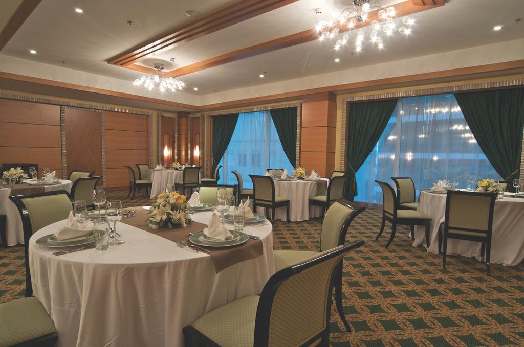 Wiseman Grand Hotel Doha Exteriör bild The ballroom